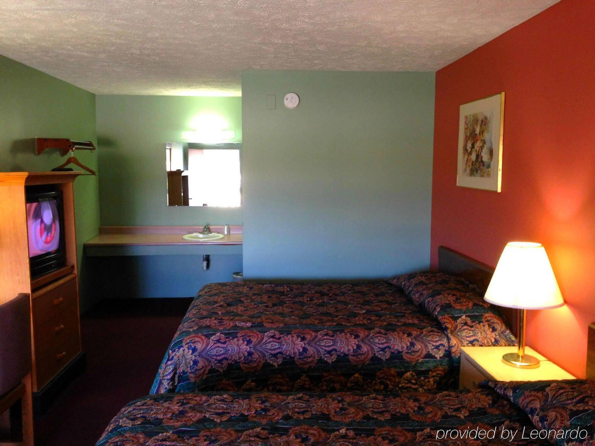 Key West Inn - Hobart Меррилвилл Экстерьер фото