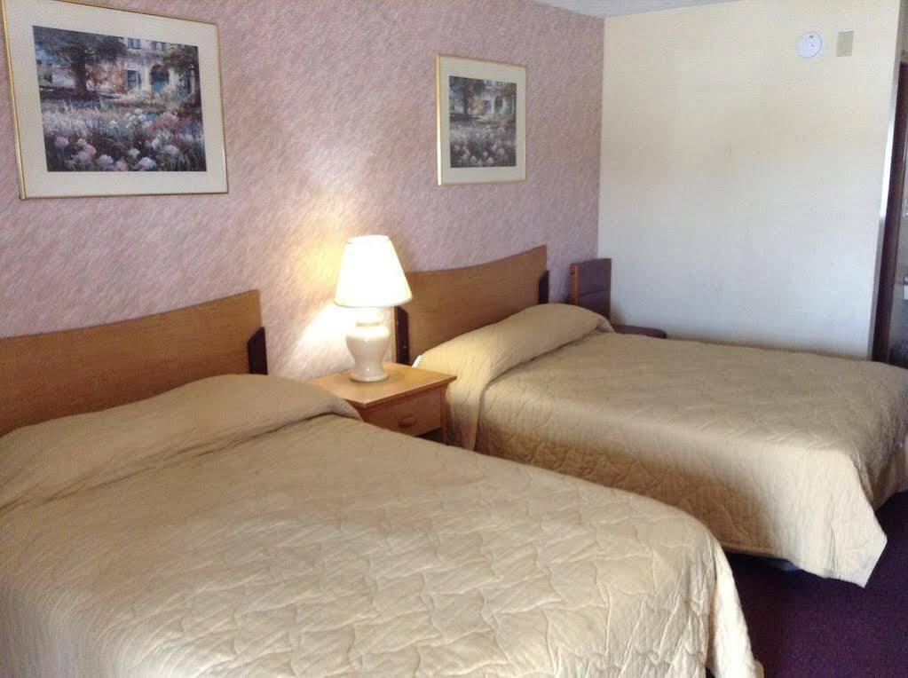 Key West Inn - Hobart Меррилвилл Экстерьер фото