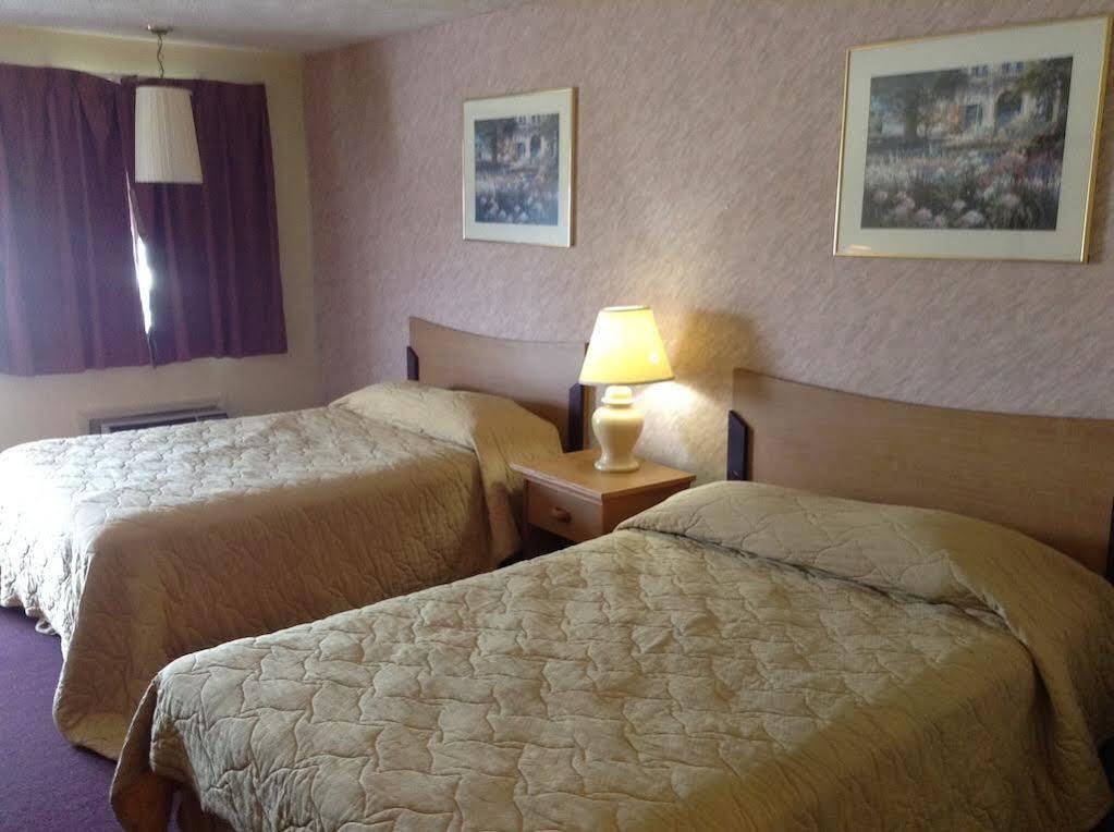 Key West Inn - Hobart Меррилвилл Экстерьер фото